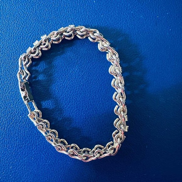 7" Gold Tone Rhinestone Tennis Bracelet. - Picture 1 of 4